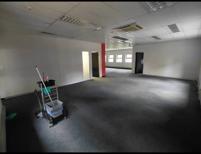 686M² OFFICE TO LET IN RANDJESPARK